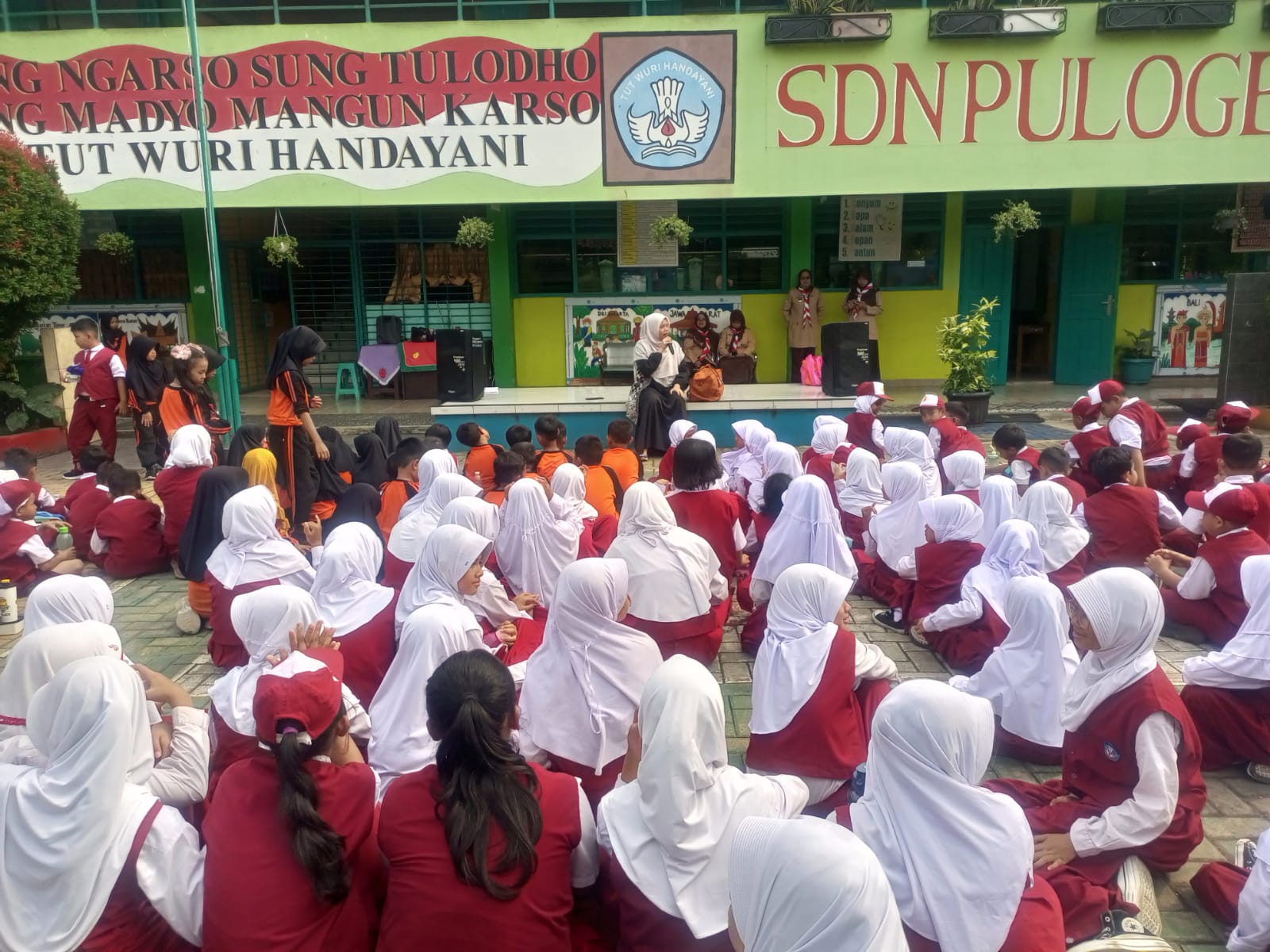 Wisata LiterAsyik Ke SDN Pulo Gebang 20